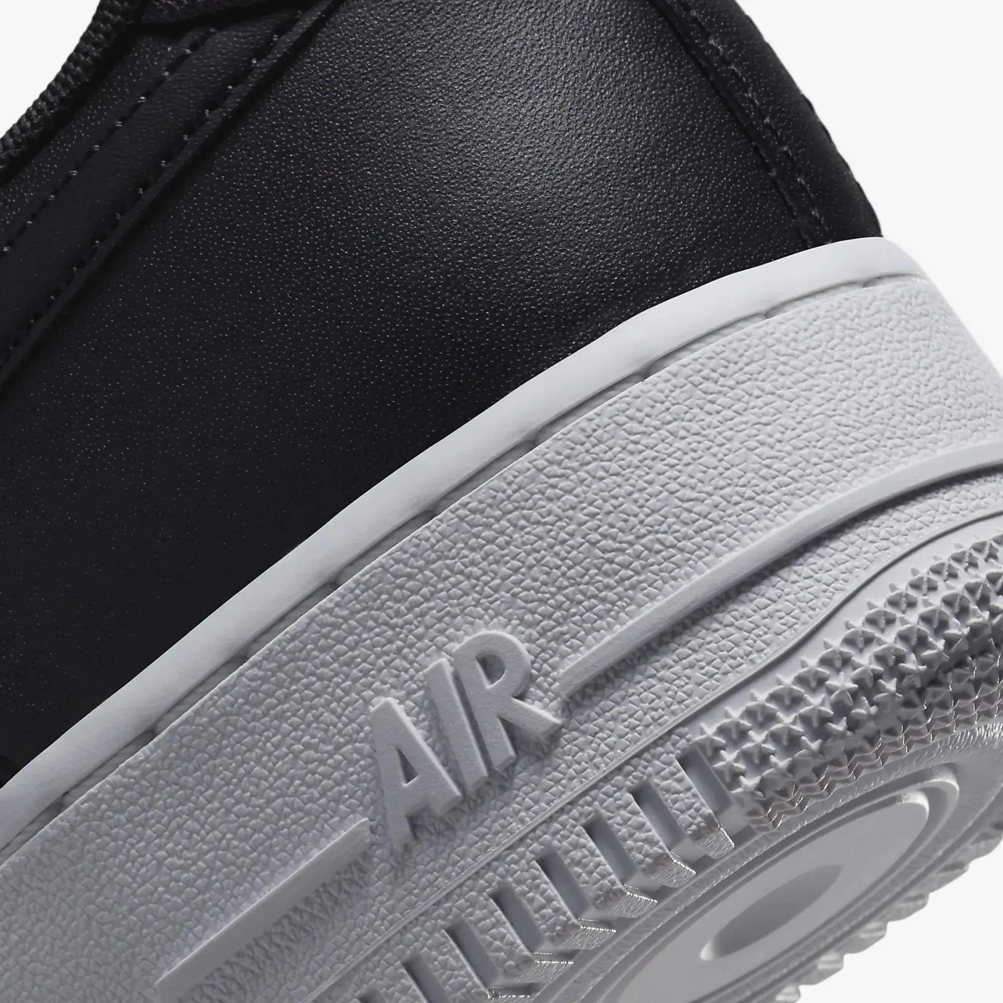 Nike | AIR FORCE 1 '07 LV8 { BLACK/BLACK-SUMMIT WHITE