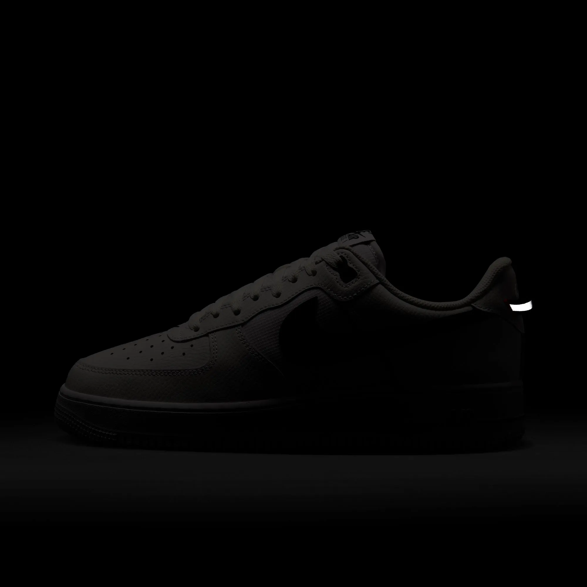 Nike - Air Force 1 '07 LV8 ~ Bright Crimson