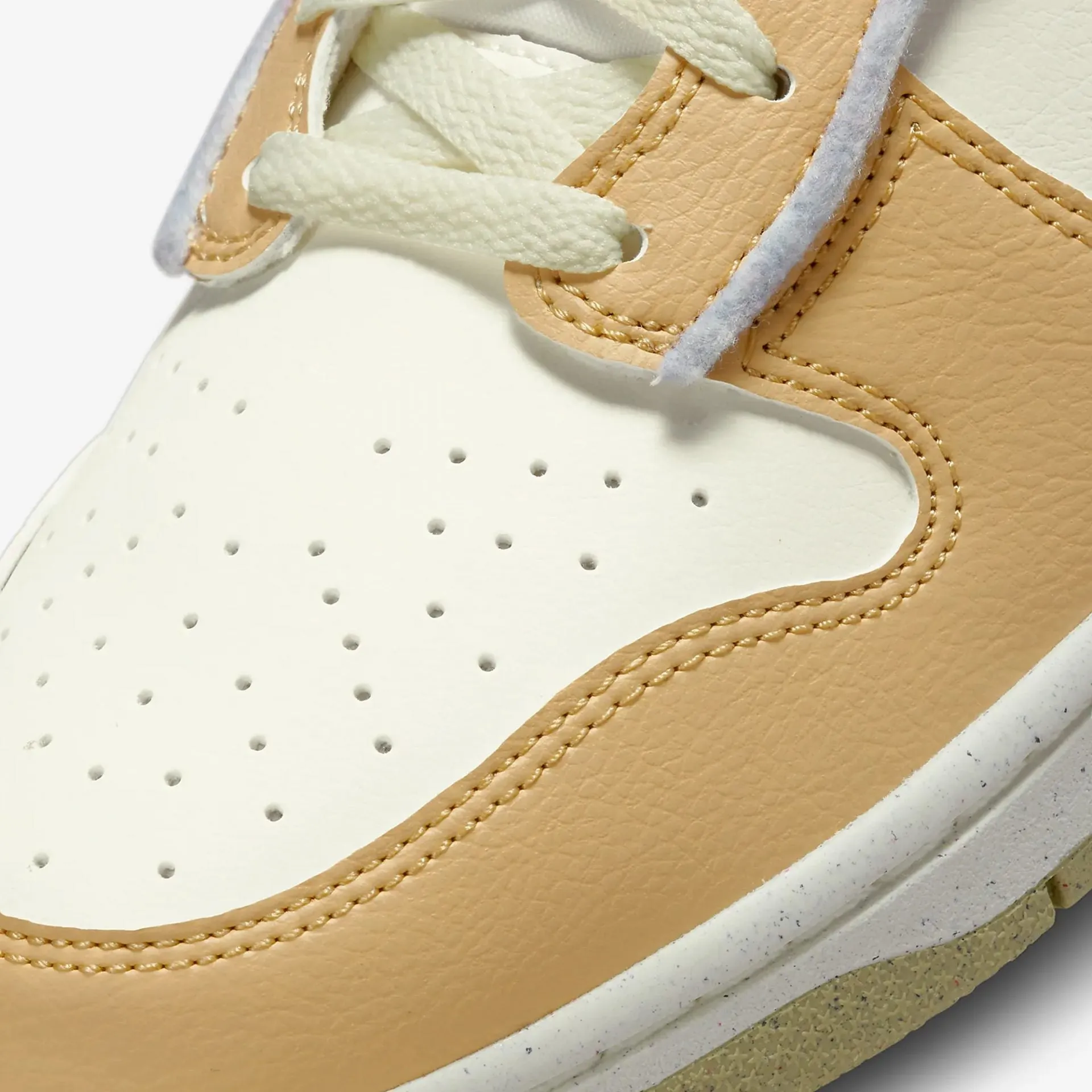 Nike | DUNK HIGH RETRO SE  { SESAME/BLACK