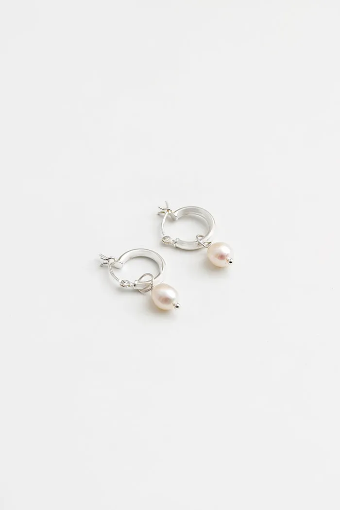 SMALL PEARL HOOP EARRINGS SILVER