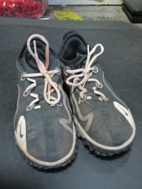 Used Nike Turf Cleats Size 4Y