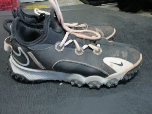 Used Nike Turf Cleats Size 4Y